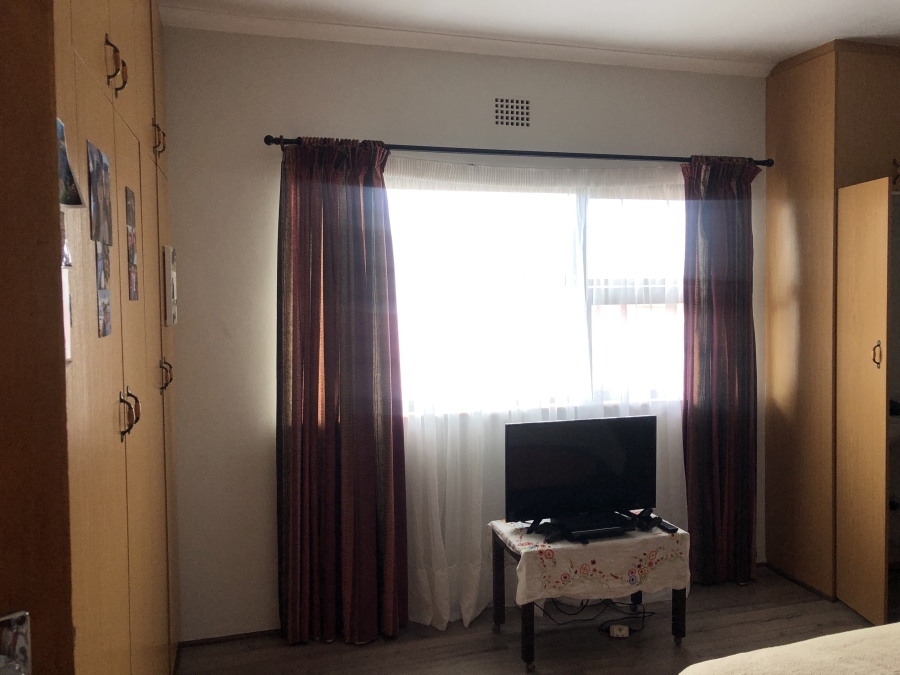 5 Bedroom Property for Sale in Strand North Western Cape